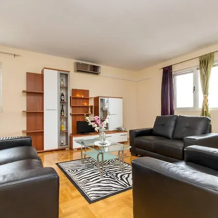 With A Parking Space Kastel Stari, - 11571 شقة *
