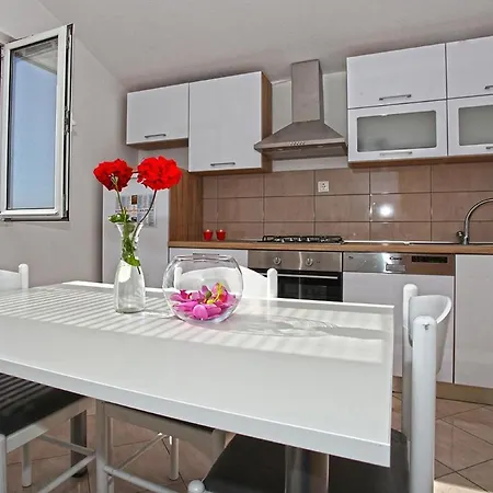 شقة With A Parking Space Kastel Stari, - 11571 *